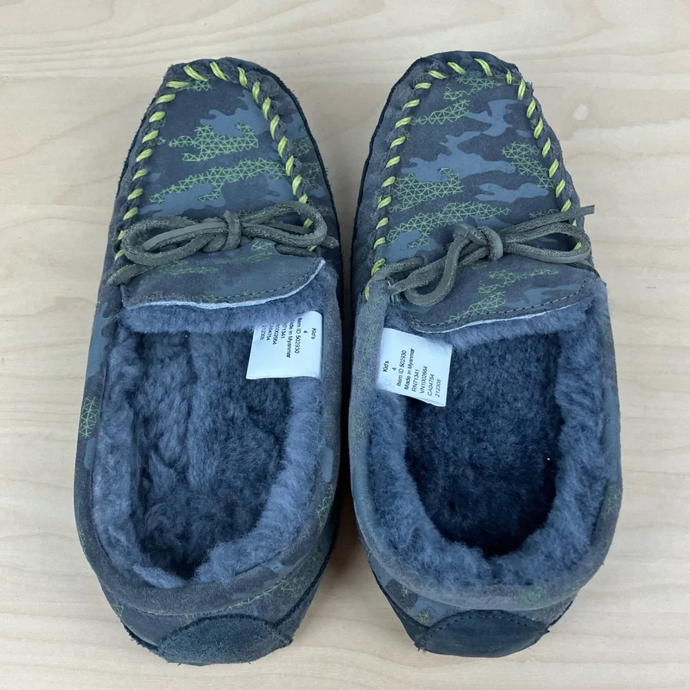 L.L. Bean Kids Size 4.0 Wicked Good Slipper Moccasins Gray Camouflage Lined